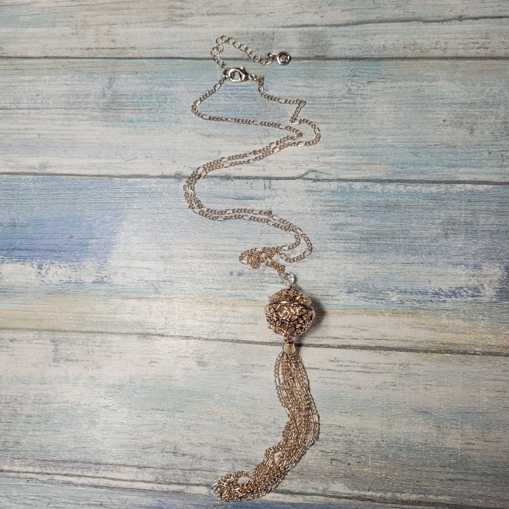 C 1946 Ball Tassel Necklace. - Picture 9 of 9